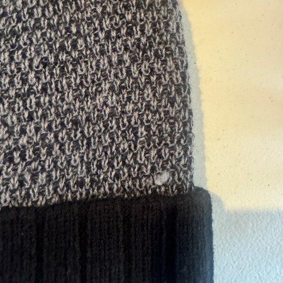 NWOT Winter Hat - Unisex - Picture 3 of 4